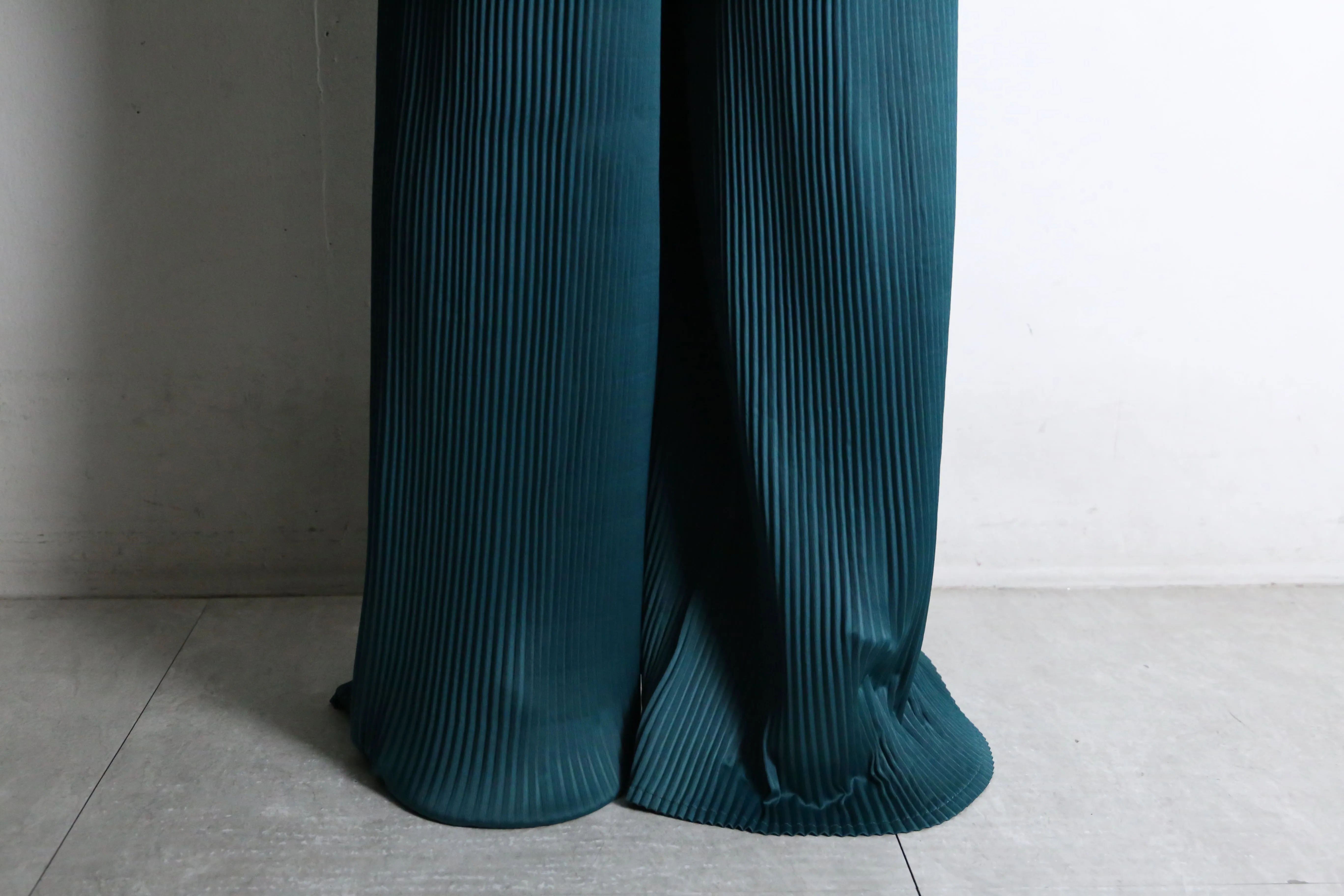 metallic green pleats flare pants