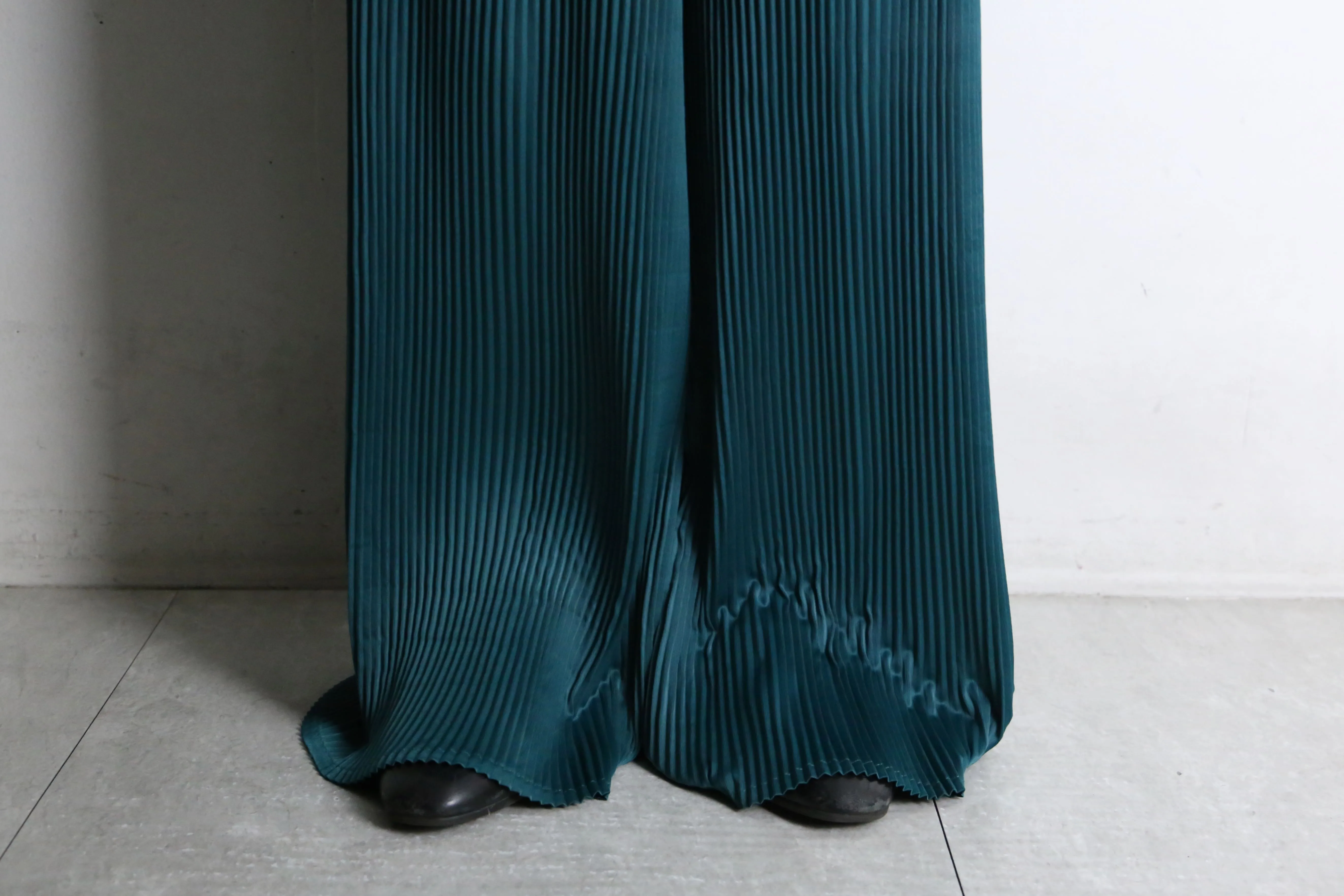 metallic green pleats flare pants