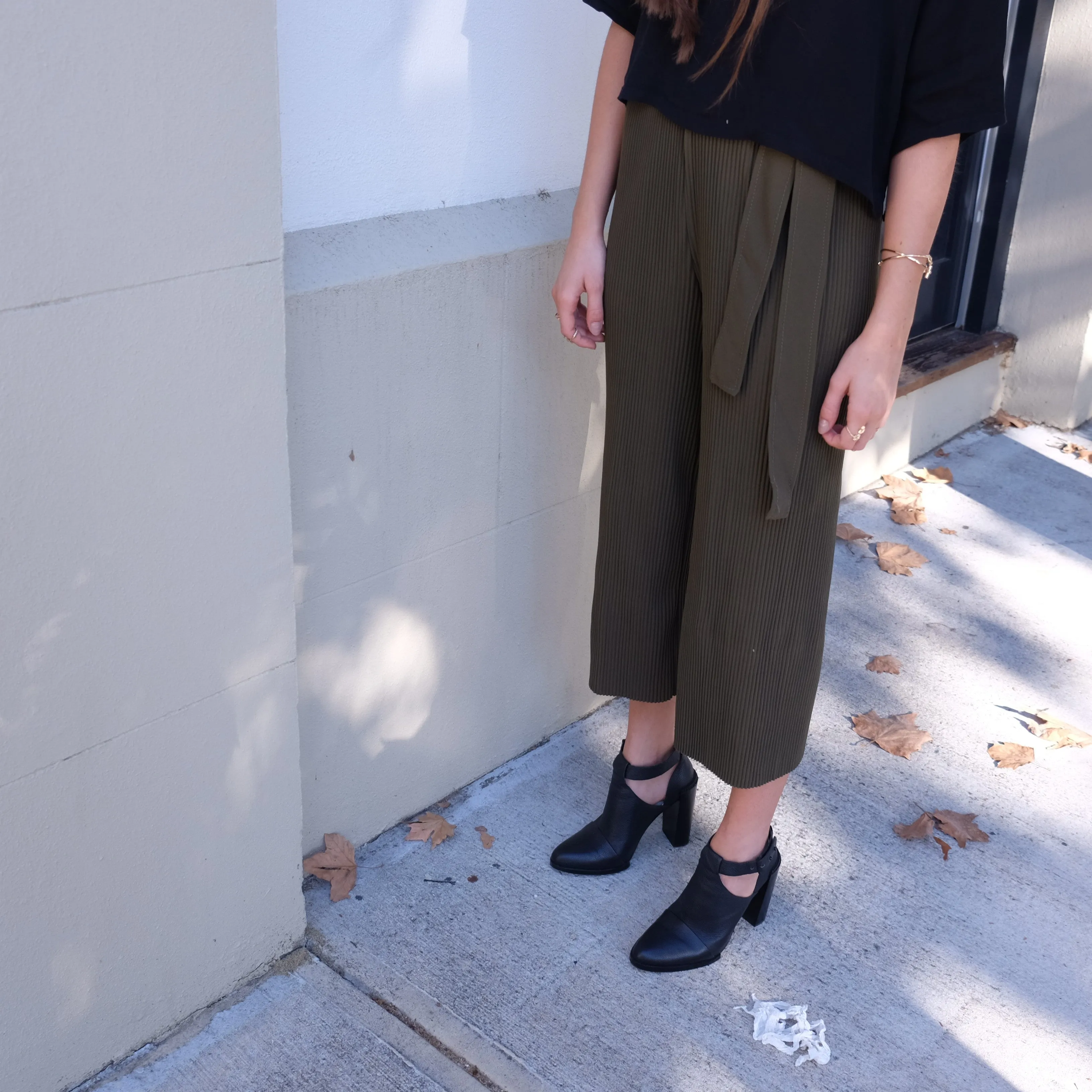 NIKI KHAKI PLEATED CULOTTES PANTS